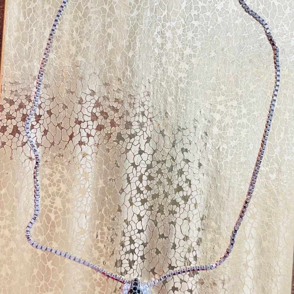 Gorgeous and elegant cubic zirconia 2 tone oave pendant with box link chain - Picture 8 of 8